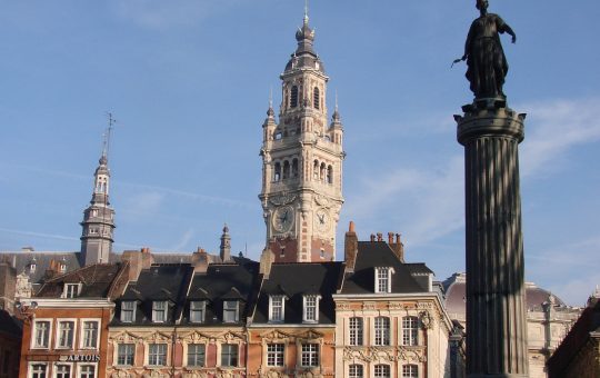 Le train et le taxi, des moyens de transport indispensables à Lille !